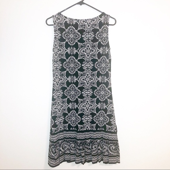 White House Black Market | Scroll Print Dress - Picture 2 of 8